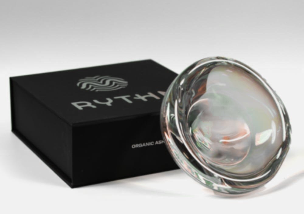 RYTHM – Organic Glass Ashtray - Clear/Iridescent